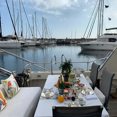 Master In Golfe Juan 보트호텔 *