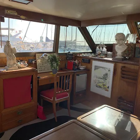 Botel Master In Golfe Juan