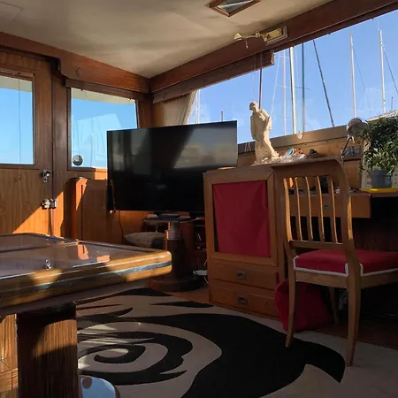 Botel Master In Golfe Juan