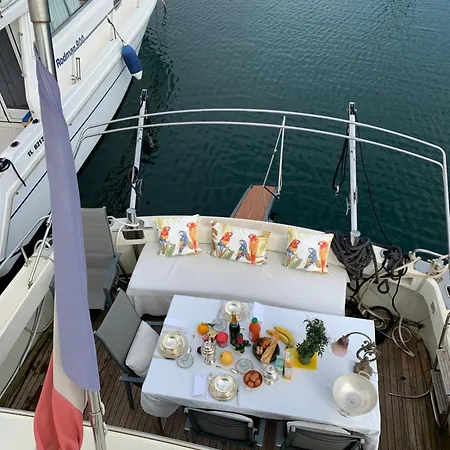 Botel Master In Golfe Juan *