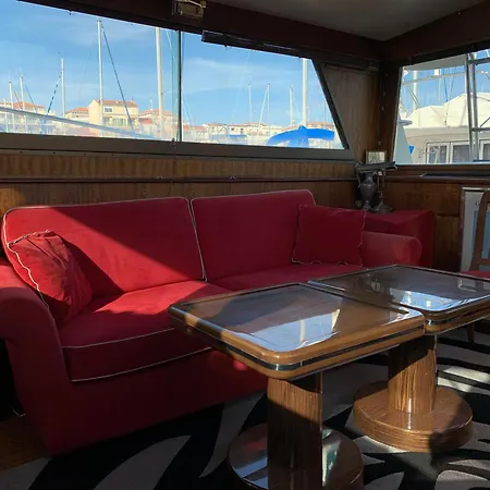 Master In Golfe Juan Botel *