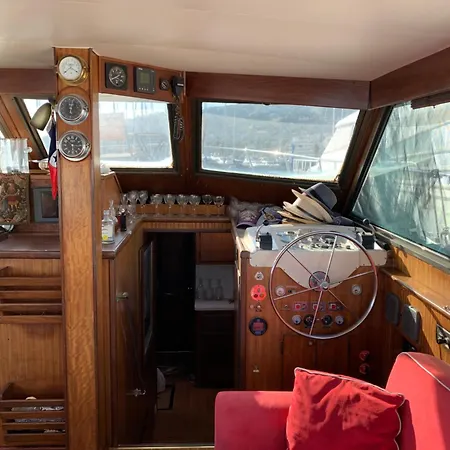 Botel Master In Golfe Juan *