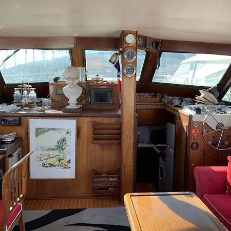 Botel Master In Golfe Juan *