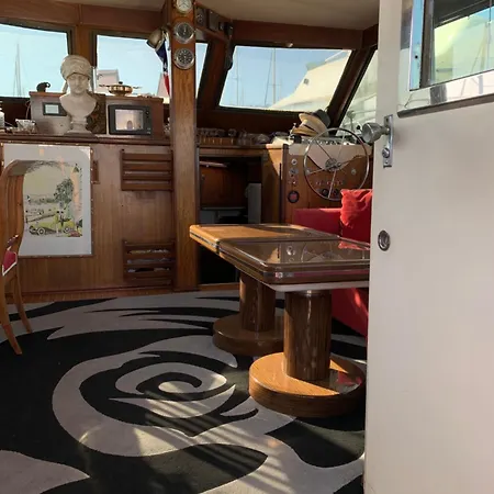 Botel Master In Golfe Juan Vallauris