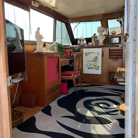 Botel Master In Golfe Juan